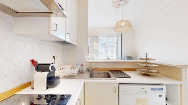 NICE - GAMBETTA : MAGNIFIQUE 3 PIÈCES TRAVERSANT DANS UN BEAU BOURGEOIS