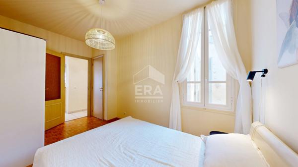 NICE - GAMBETTA : MAGNIFIQUE 3 PIÈCES TRAVERSANT DANS UN BEAU BOURGEOIS