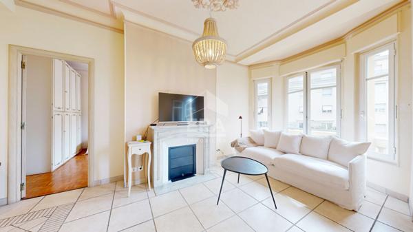 NICE - GAMBETTA : MAGNIFIQUE 3 PIÈCES TRAVERSANT DANS UN BEAU BOURGEOIS