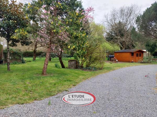 CHAUMES EN RETZ BOURG : terrain constructible de 750 m² libre de constructeur !