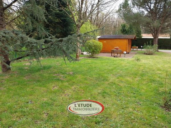 CHAUMES EN RETZ BOURG : terrain constructible de 750 m² libre de constructeur !