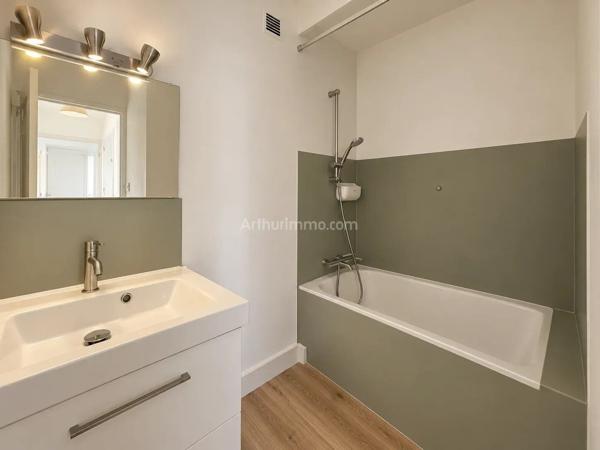 Vente                                                      Appartement
                        
                     3 pièces                      56 m2                     à Ajaccio