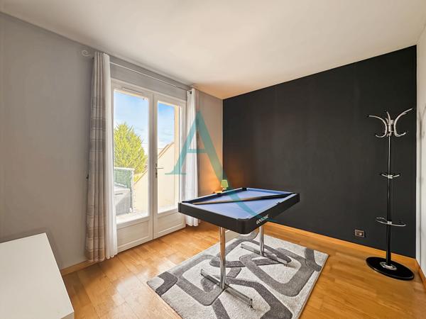Maison individuelle 7 pièces sur sous-sol total Mennecy