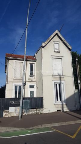 Immeuble / 6 appartements / terrain