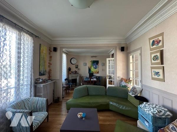 Maison avec dépendances à Vendre à Groslay (95410) en Val-d'Oise (95), 7 pièces, 5 chambres