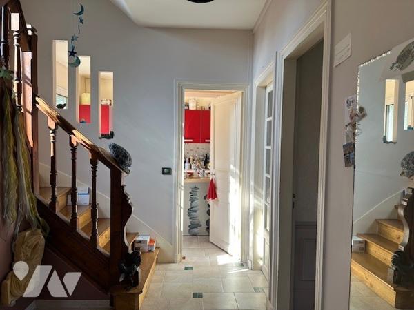 Maison avec dépendances à Vendre à Groslay (95410) en Val-d'Oise (95), 7 pièces, 5 chambres