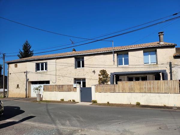 CHAMPDENIERS.Maison 7 pièces de 147m²., Champdeniers 79220
