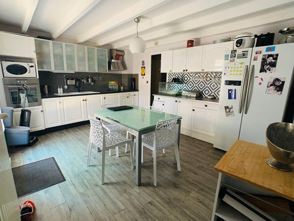 CHAMPDENIERS.Maison 7 pièces de 147m²., Champdeniers 79220