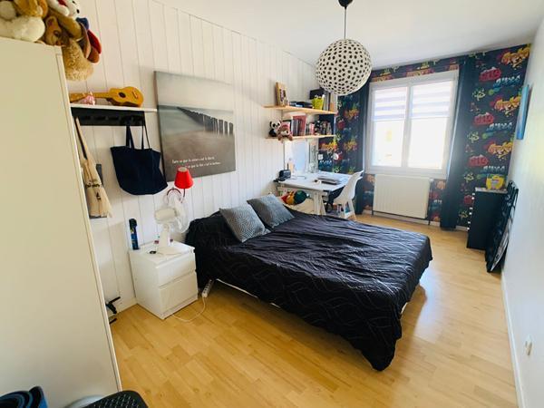 CHAMPDENIERS.Maison 7 pièces de 147m²., Champdeniers 79220