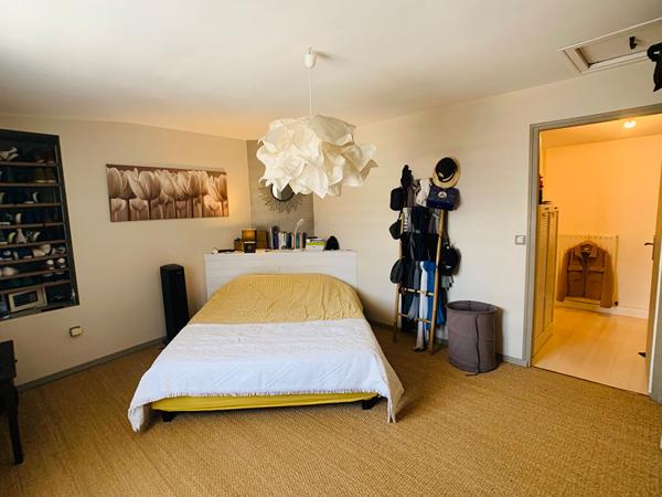 CHAMPDENIERS.Maison 7 pièces de 147m²., Champdeniers 79220