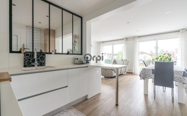 Maison à vendre    11 pièces •  Ormesson-sur-Marne