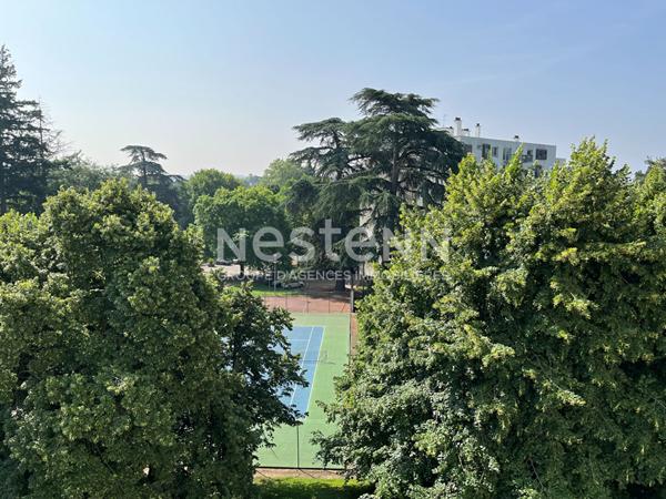 ECULLY, BEL APPARTEMENT DS PARC, PISCINE ET TENNIS