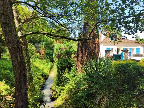 Charmante maison de campagne béarnaise avec annexe