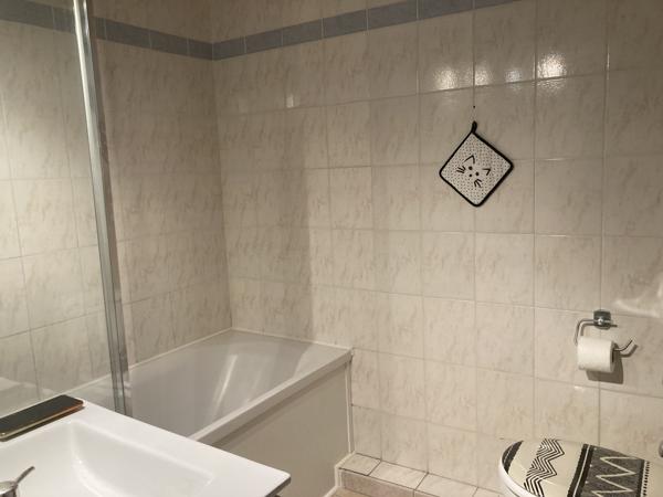 A SAULT BRENAZ, bel appartement MEUBLE T3 de 44,51 m² au 1er étage dans petite copropriété sans ascenseur.  Sault-Brénaz (01150)