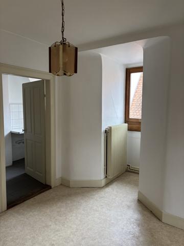 Appartement 2 pièces - cave et greniers - centre historique