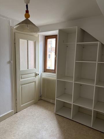 Appartement 2 pièces - cave et greniers - centre historique