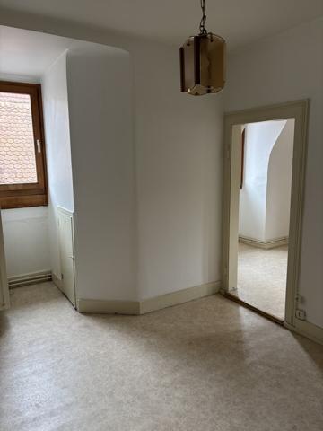 Appartement 2 pièces - cave et greniers - centre historique