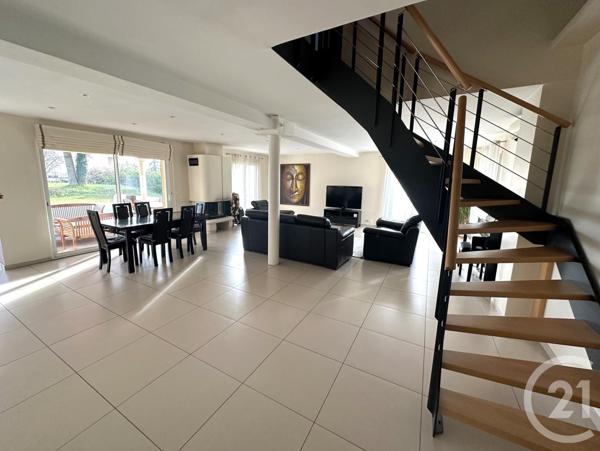 Maison à vendre  5 pièces - 221,16 m2 ST MAURICE DE GOURDANS - 01