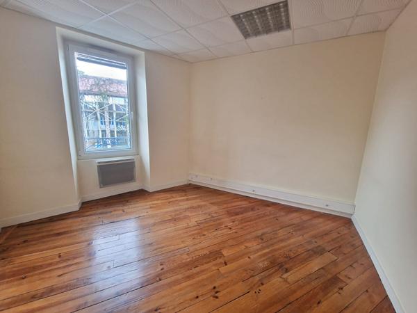 Location bureau Hagetmau - 39 m² - 460 €/mois