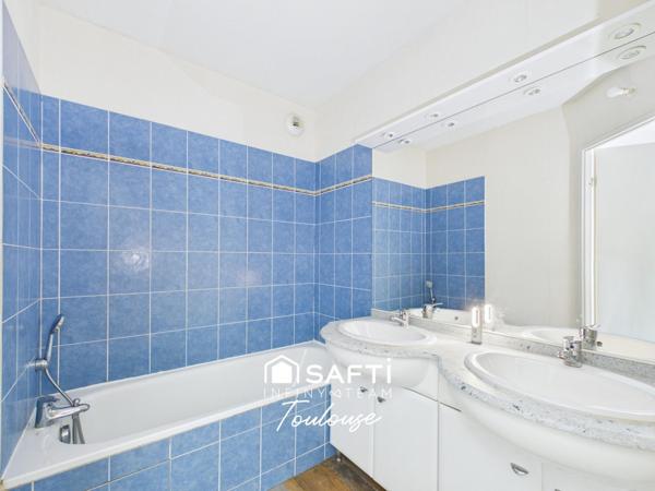 Dernier étage et triple expo :  lumière et tranquillité !