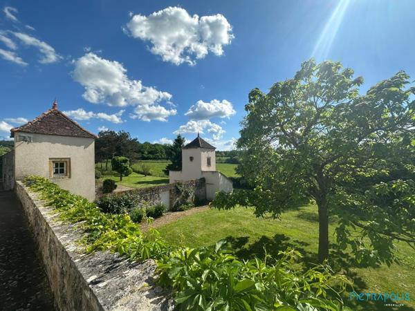 VASTE DOMAINE PROCHE DE MERCUREY