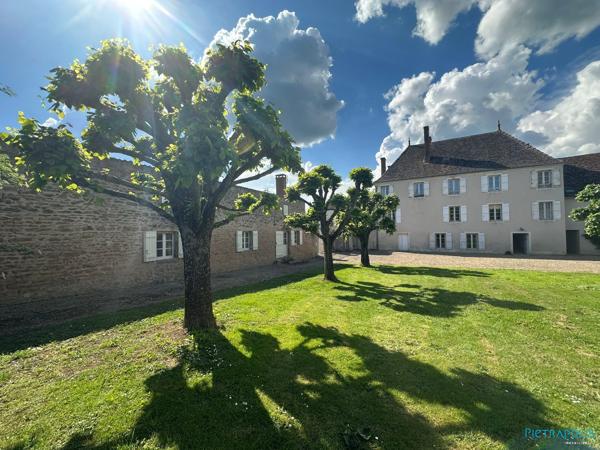 VASTE DOMAINE PROCHE DE MERCUREY