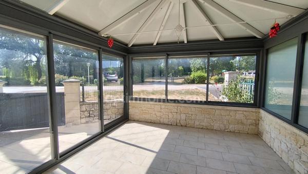 Maison en pierre style corps de ferme – 200 m² habitables avec dépendances - jardin & espace professionnel