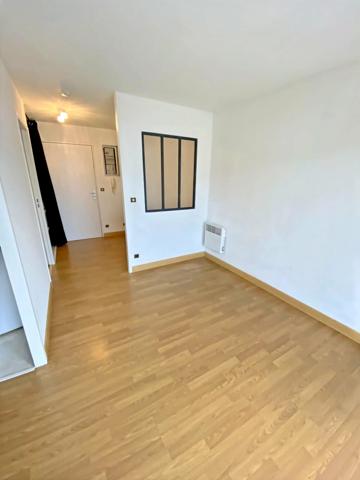 Studio 24 m² avec terrasse plein sud, parking et cave – Centre-ville, à moins de 5 min des plages
