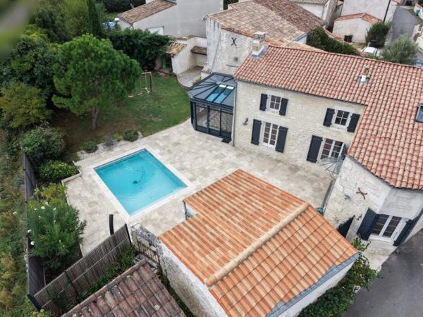 Charmante maison Charentaise avec sa piscine
