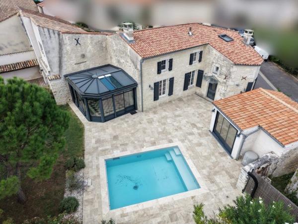 Charmante maison Charentaise avec sa piscine