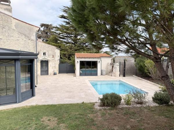 Charmante maison Charentaise avec sa piscine