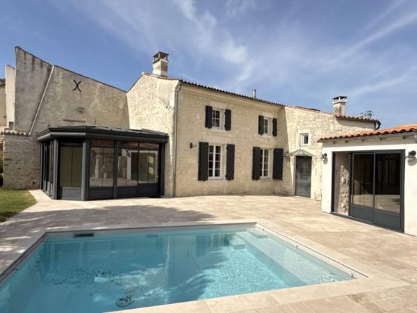 Charmante maison Charentaise avec sa piscine