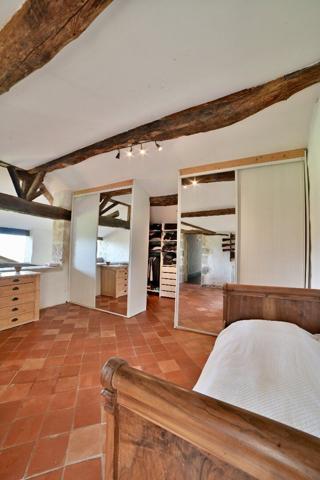 GRANDE PROPRIETE IDEALE POUR PROJET D'HEBERGEMENT Nerac