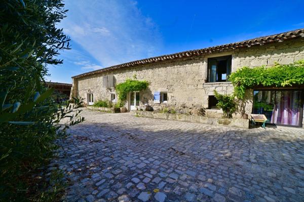 GRANDE PROPRIETE IDEALE POUR PROJET D'HEBERGEMENT Nerac