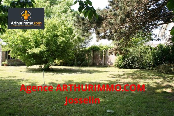 Vente                                                      Terrain
                        
                                         720 m2                     à Josselin