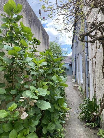 Nantes Zola Petit immeuble de rapport situé au calme comprenant quatre appartements