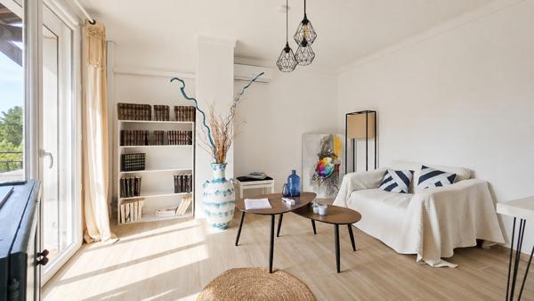 Maison avec jardin et dépendance à Carqueiranne