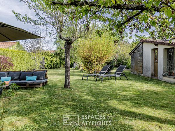 Meulière de charme avec jardin paysager