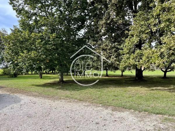 PRIGONRIEUX : Charmante propriété en pierre 7 pièces de 205m²
