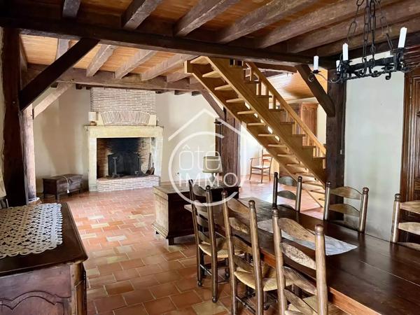 PRIGONRIEUX : Charmante propriété en pierre 7 pièces de 205m²