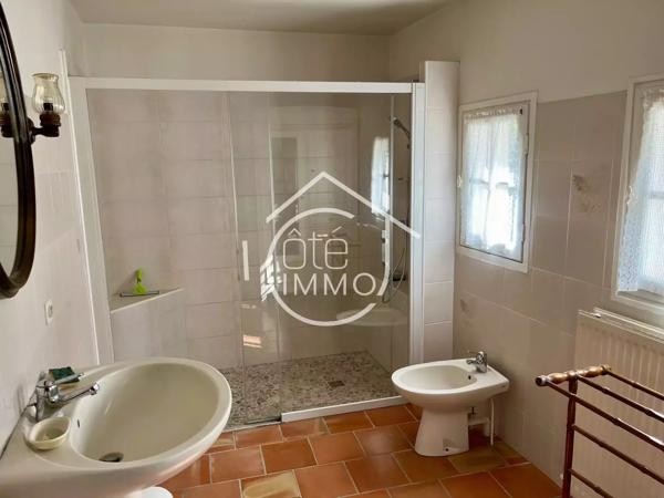 PRIGONRIEUX : Charmante propriété en pierre 7 pièces de 205m²