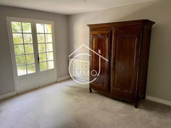 PRIGONRIEUX : Charmante propriété en pierre 7 pièces de 205m²