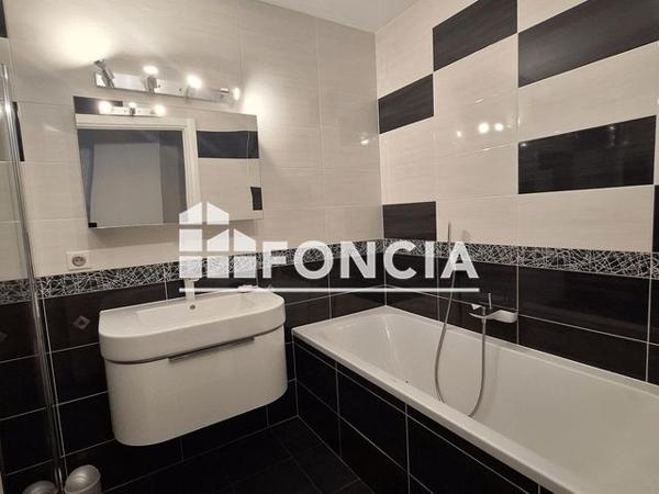 À vendre Appartement 5 pièces 163 m² - Saint-genis-pouilly 01630