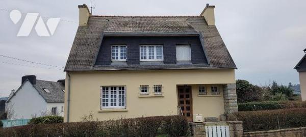 CHATEAULIN - En secteur calme proche du centre ville - Maison de bonne construction élevée sur ...