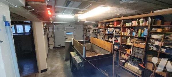 CHATEAULIN - En secteur calme proche du centre ville - Maison de bonne construction élevée sur ...