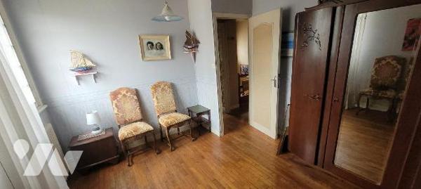 CHATEAULIN - En secteur calme proche du centre ville - Maison de bonne construction élevée sur ...