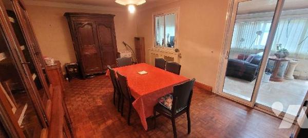 CHATEAULIN - En secteur calme proche du centre ville - Maison de bonne construction élevée sur ...