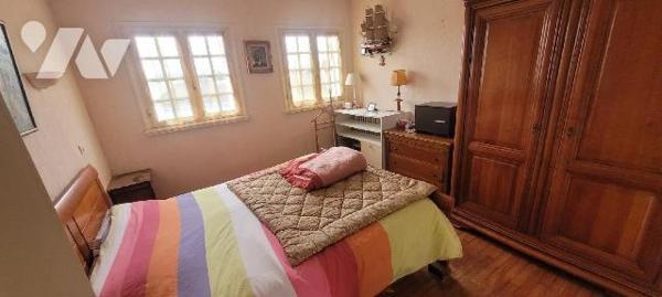 CHATEAULIN - En secteur calme proche du centre ville - Maison de bonne construction élevée sur ...