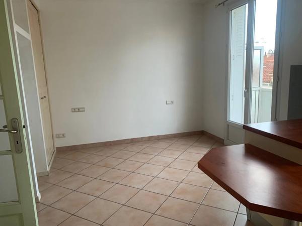 Location                                                      Appartement
                        
                     3 pièces                      90 m2                     à Perpignan