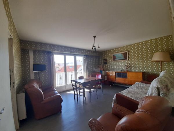 Appartement 2 pièces 52 m² à rafraîchir ! Belle exposition Sud-Ouest